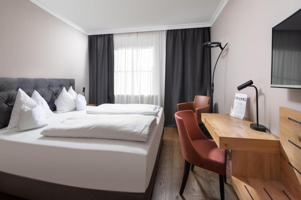 Hotel Goldene Sonne Landshut Exterior foto
